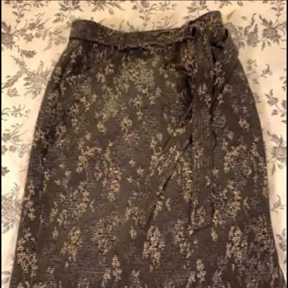 Shimmering Banana Republic skirt size 0